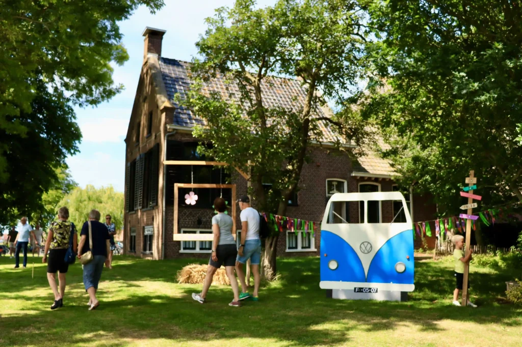 Fotoplekjes rondom een authentieke boerderij tijdens een markt | SimmerFair