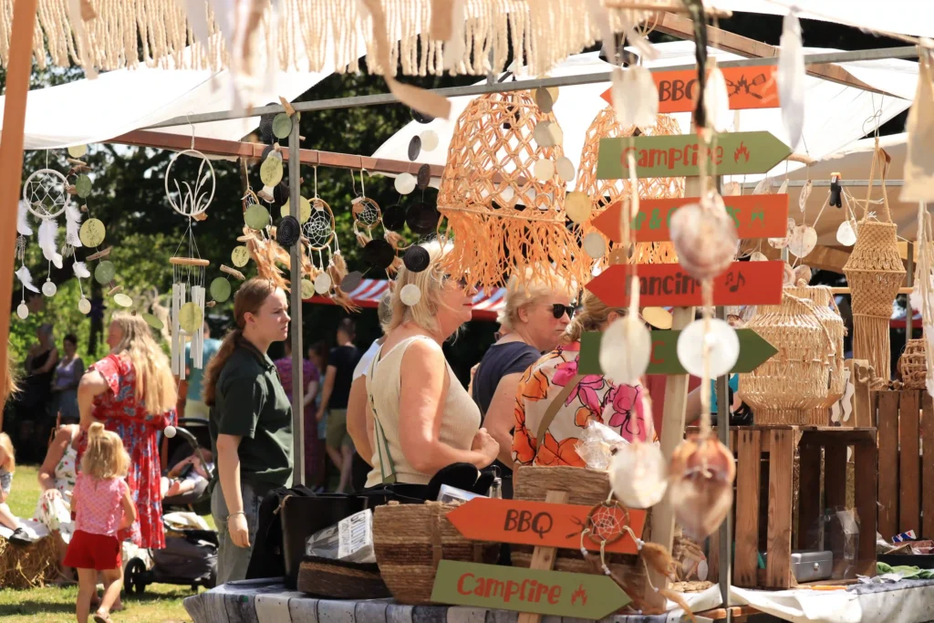Fair in Friesland met Ibiza thema en kramen | SimmerFair